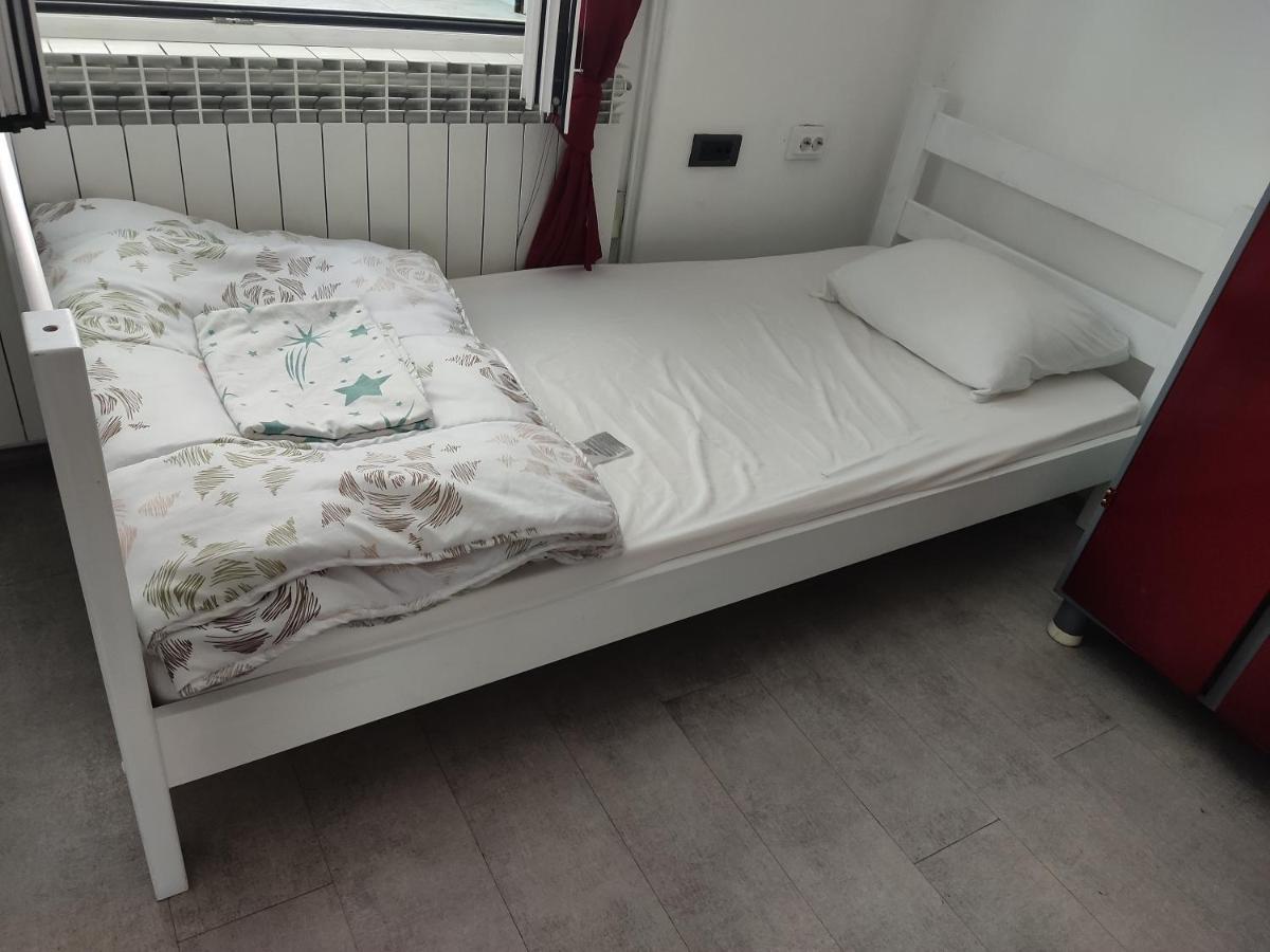 River Hostel Белград Экстерьер фото